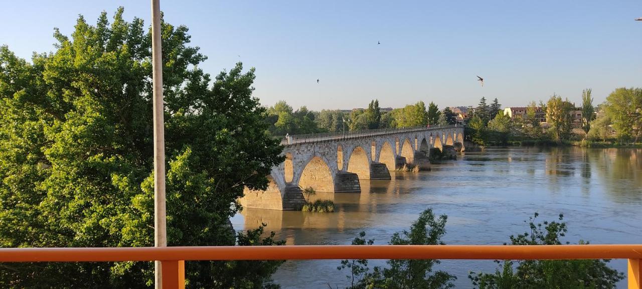 A Los Ojos Del Rio Duero Zamora Buitenkant foto