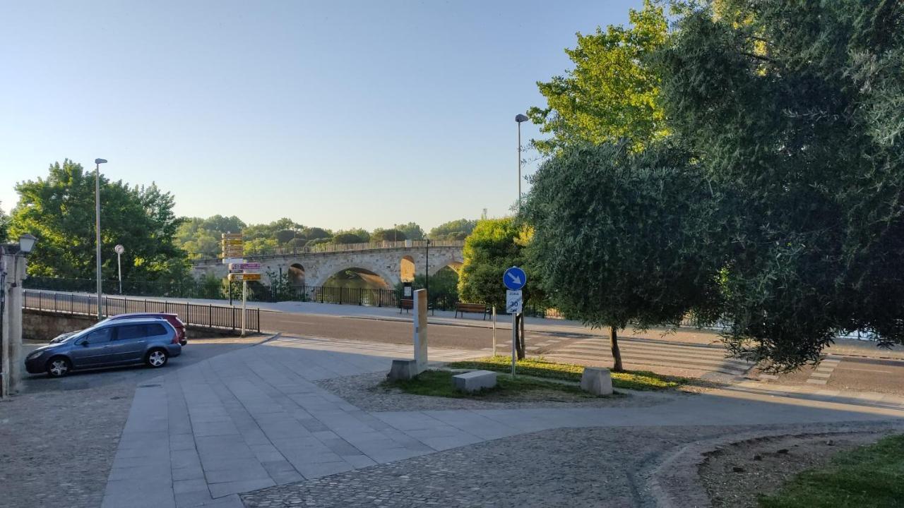 A Los Ojos Del Rio Duero Zamora Buitenkant foto