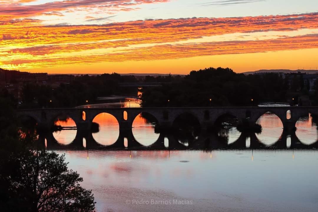 A Los Ojos Del Rio Duero Zamora Buitenkant foto