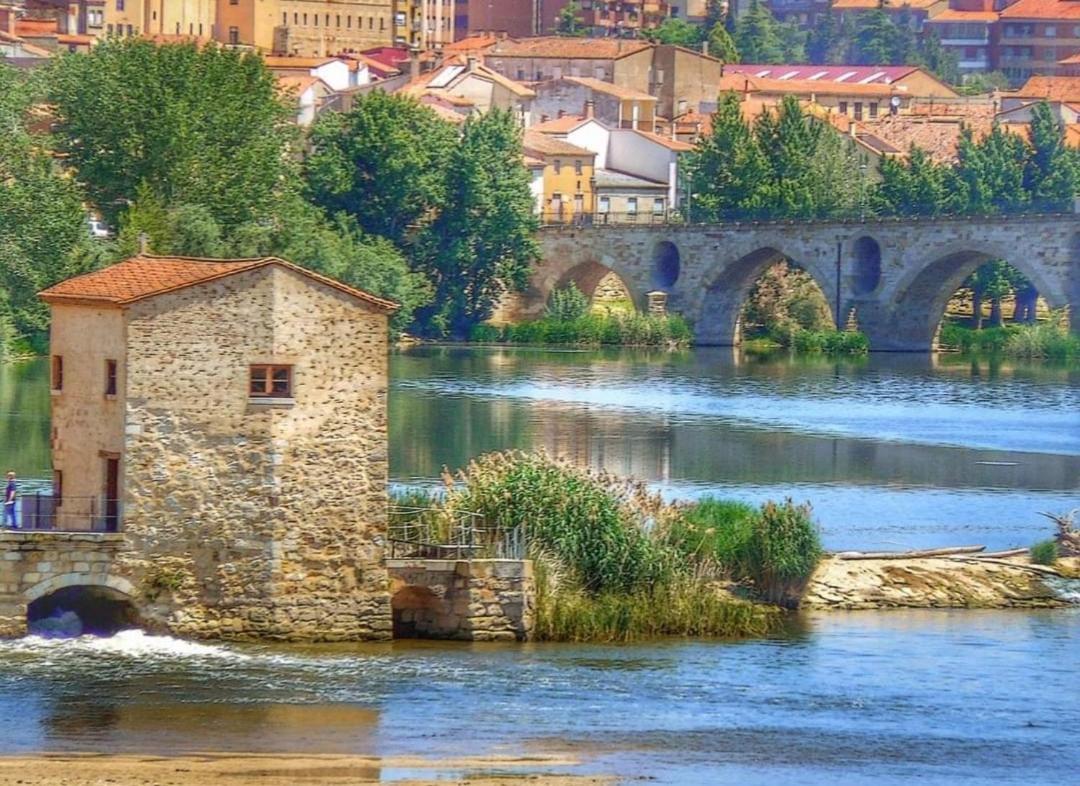 A Los Ojos Del Rio Duero Zamora Buitenkant foto