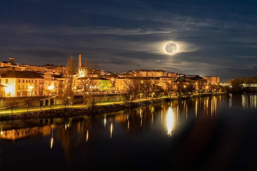 A Los Ojos Del Rio Duero Zamora Buitenkant foto