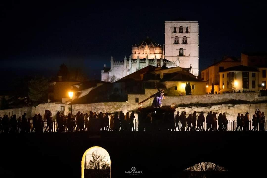 A Los Ojos Del Rio Duero Zamora Buitenkant foto