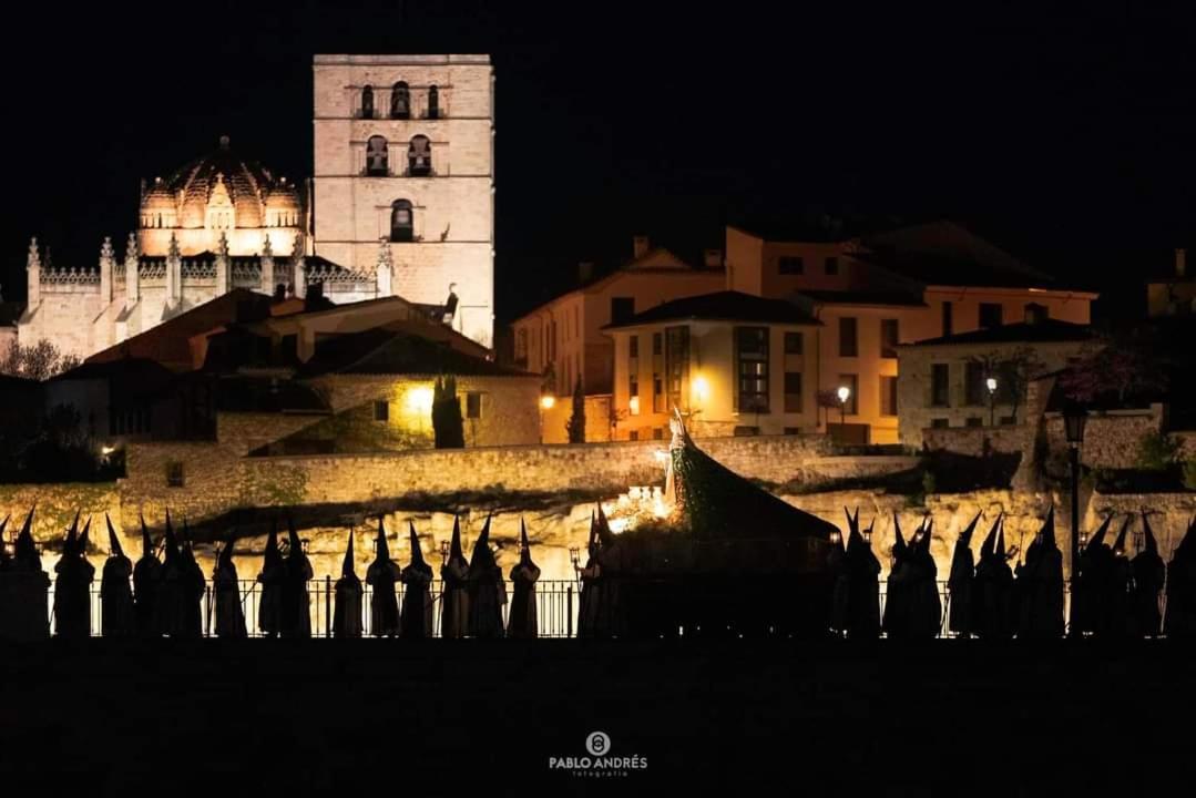 A Los Ojos Del Rio Duero Zamora Buitenkant foto